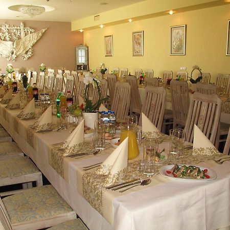 Via Appia Hotel Raszyn Buitenkant foto