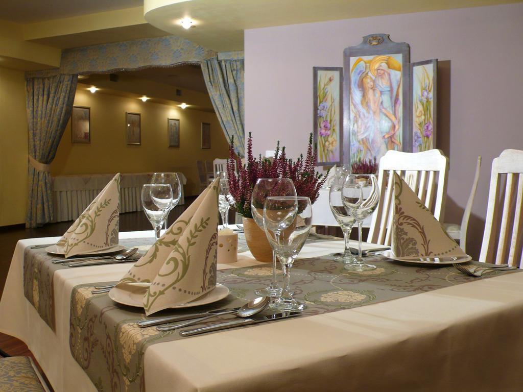 Via Appia Hotel Raszyn Buitenkant foto