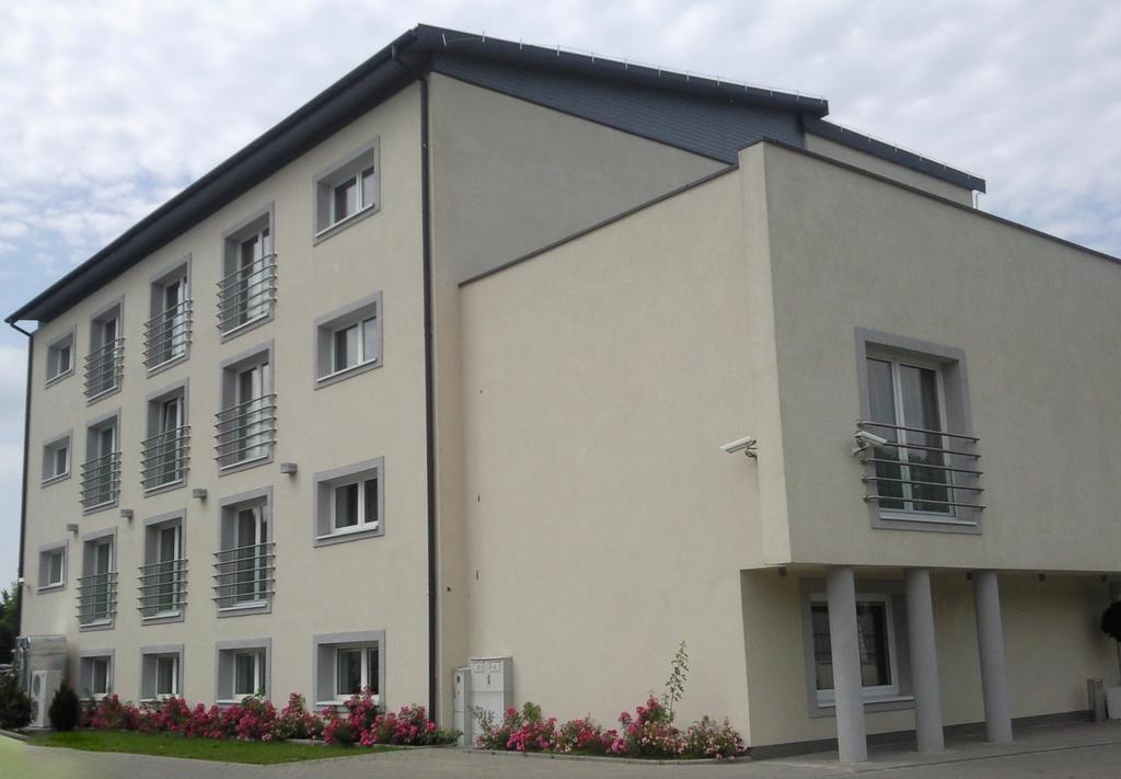 Via Appia Hotel Raszyn Buitenkant foto