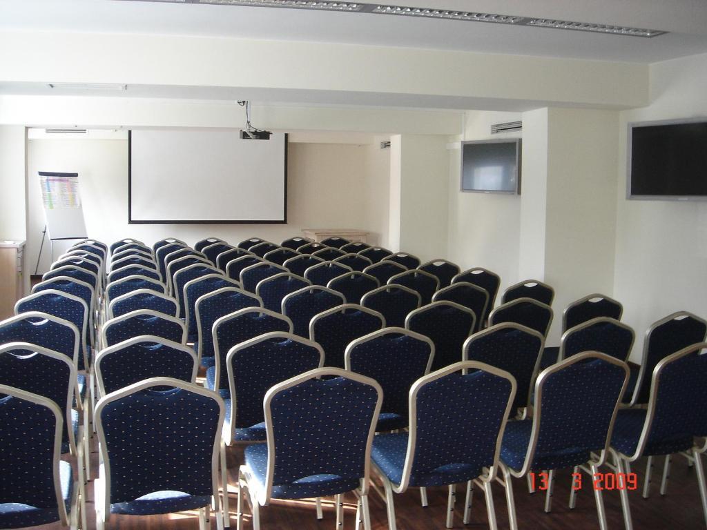Via Appia Hotel Raszyn Buitenkant foto
